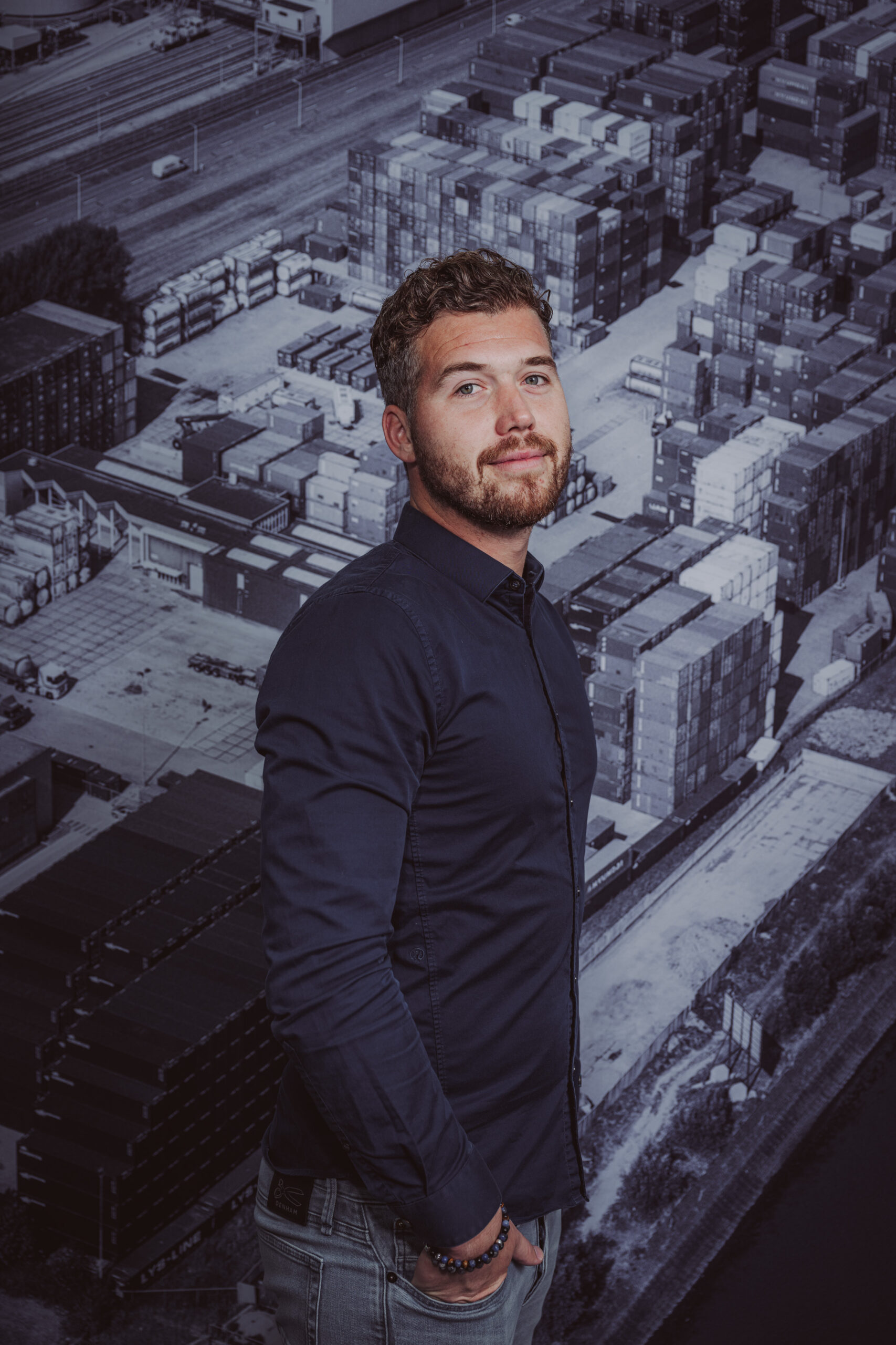 Image contact person